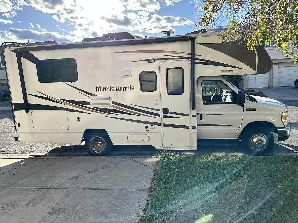 Used 2019 Winnebago Minnie Winnie 22R Class C Motorhome