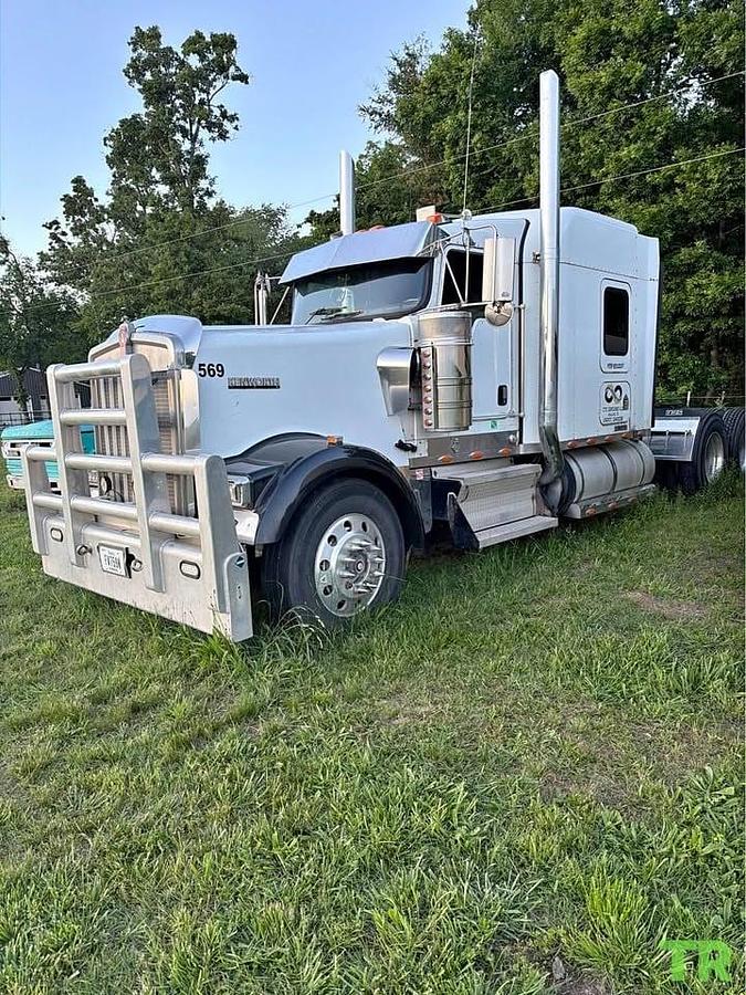 Used 2006 Kenworth W900 Sleeper Semi Truck