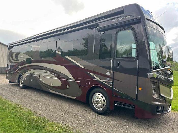Used 2017 Fleetwood Discovery LXE 40G