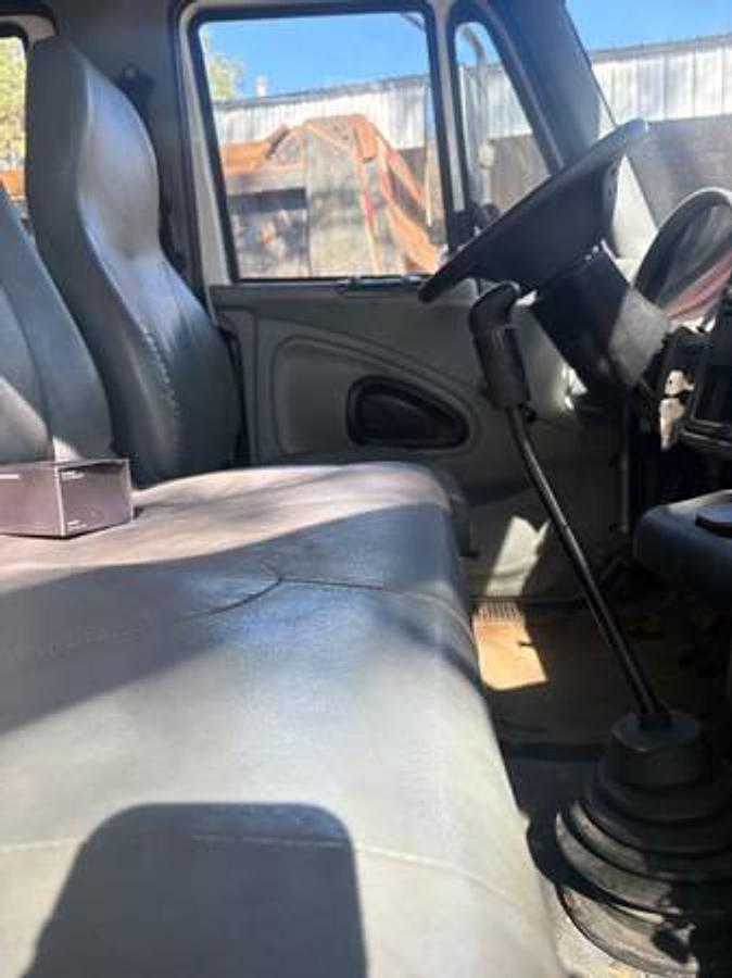 Used 2004 International 4200