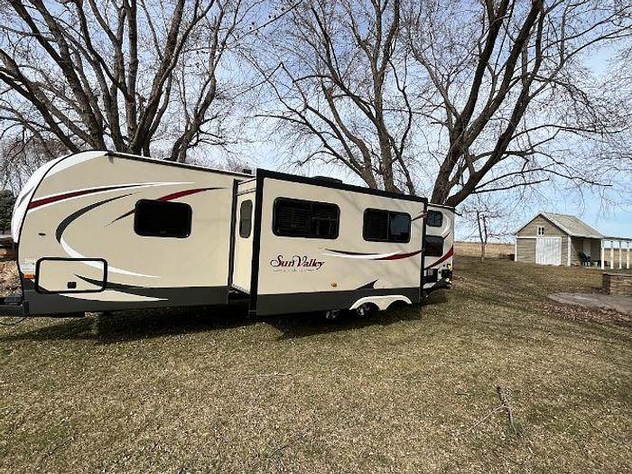 Used 2015 Evergreen Sun Valley S299DBH