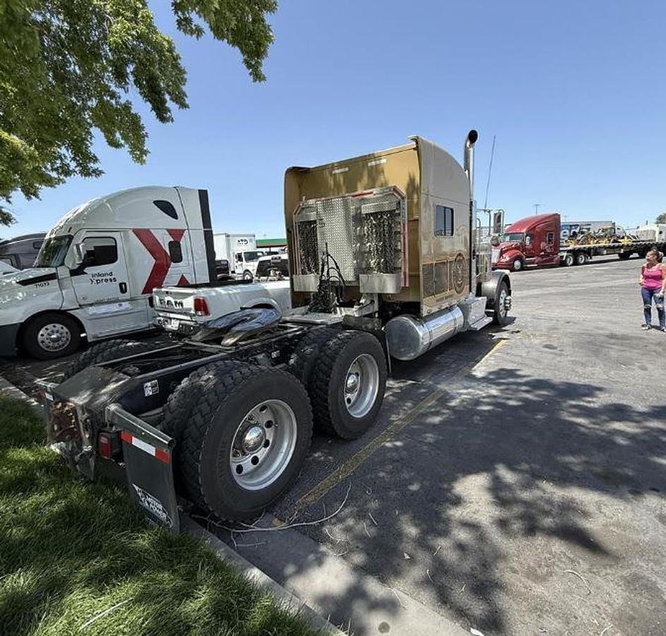 Used 2012 Peterbilt 389 Conventional Sleeper Cab