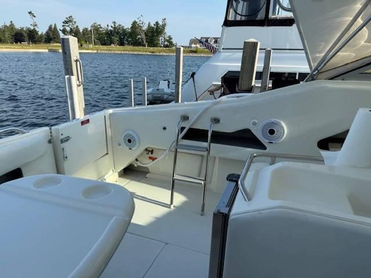 Used 1994 Sea Ray 370 Sundancer Powerboat