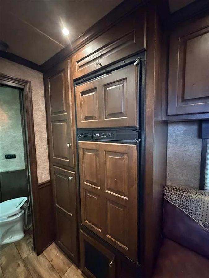 Used 2014 Sooner Legacy 312 3 Horse Gooseneck Trailer with Living Quarters