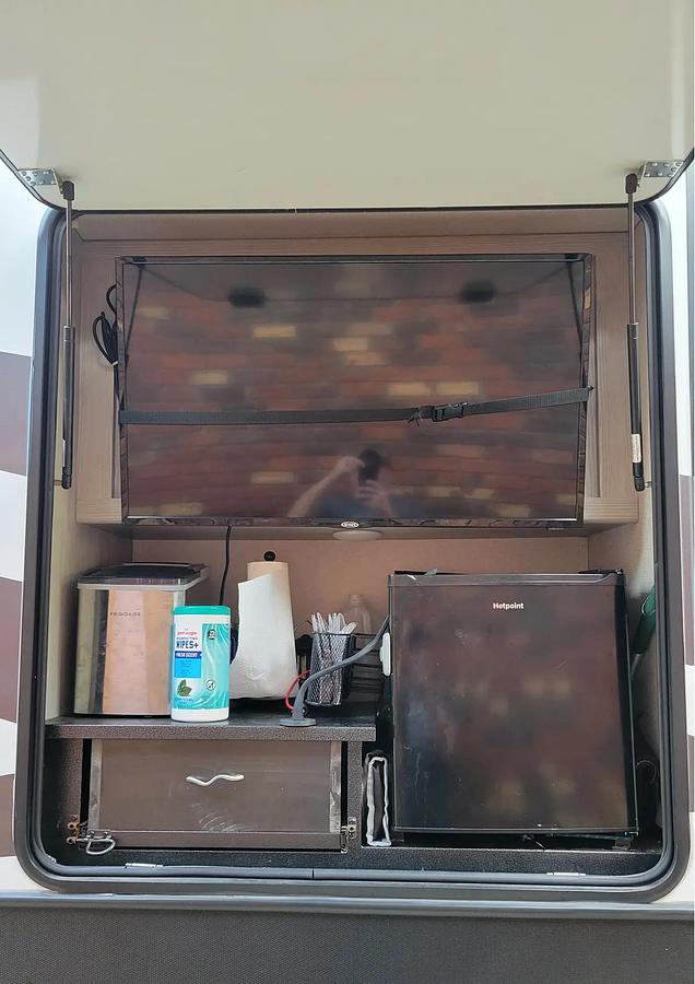 Used 2021 Keystone Fuzion 379 Toy Hauler Fifth Wheel