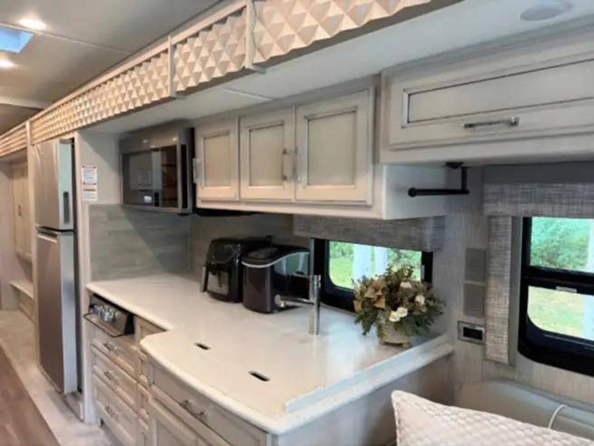 Used 2023 Newmar Bay Star 3629 Class A Motorhome