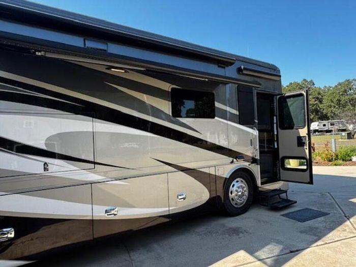 Used 2017 Tiffin Motorhomes Phaeton 40QBH