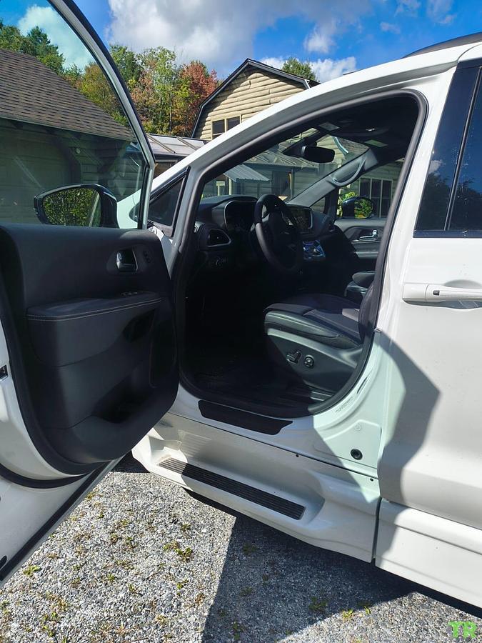 Used 2026 Chrysler Pacifica With Automatic Braunability Handicap Ramp