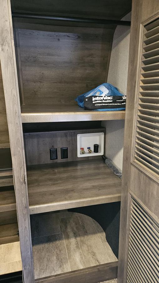 Used 2019 Keystone Montana 3121RL Fifth Wheel