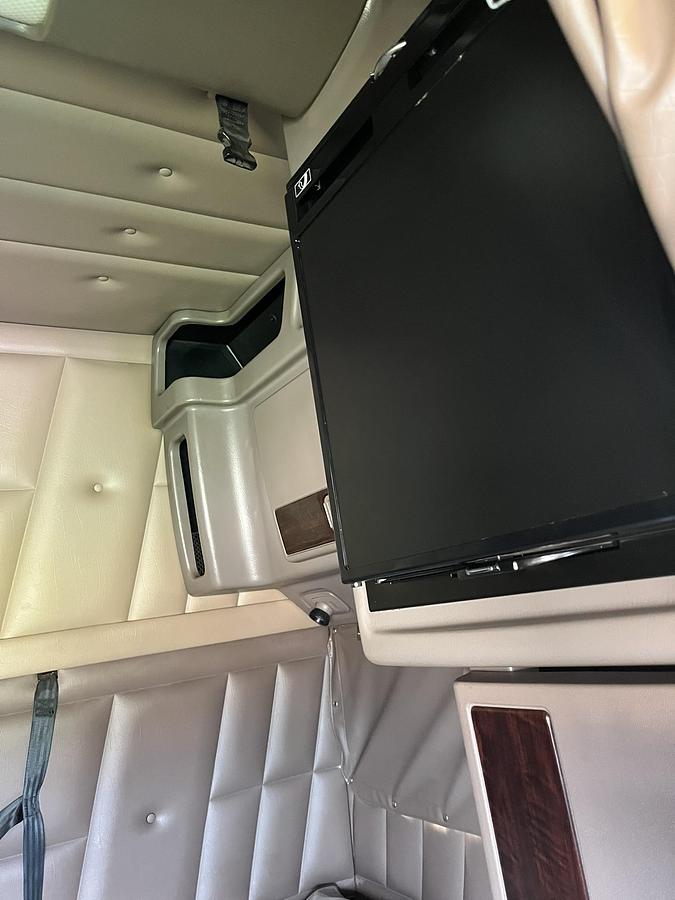 Used 2020 Peterbilt 389 Sleeper Truck