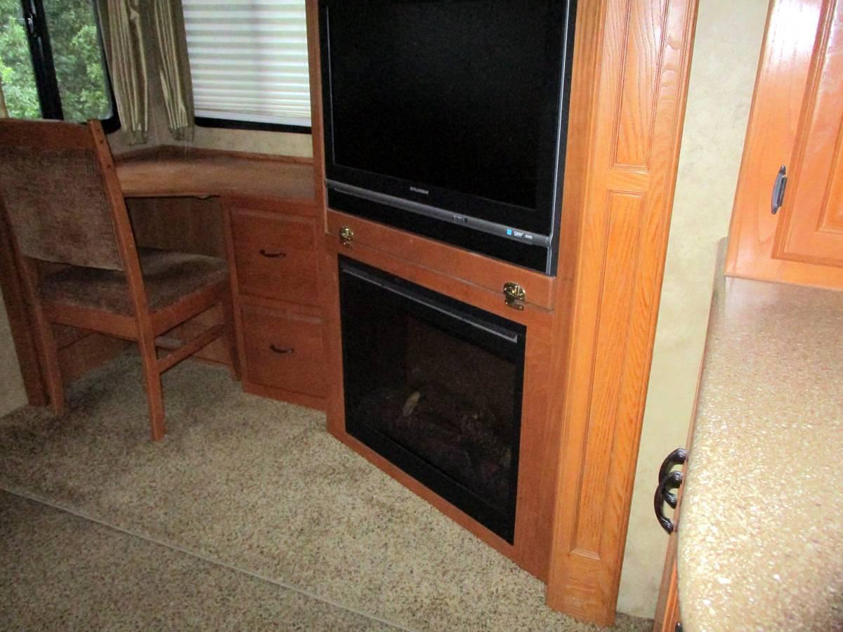 Used 2009 Keystone Montana 3400RL