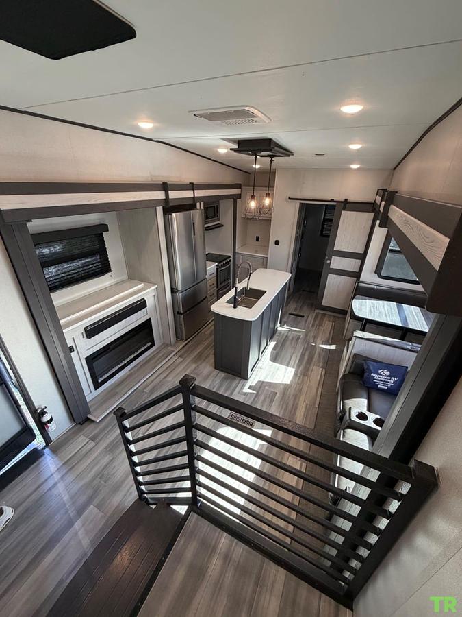 Used 2021 Keystone Sprinter Limited 3620FWLBH Fifth Wheel – Bunkhouse – Washer & Dryer – Custom Skirting – Full-Time Ready