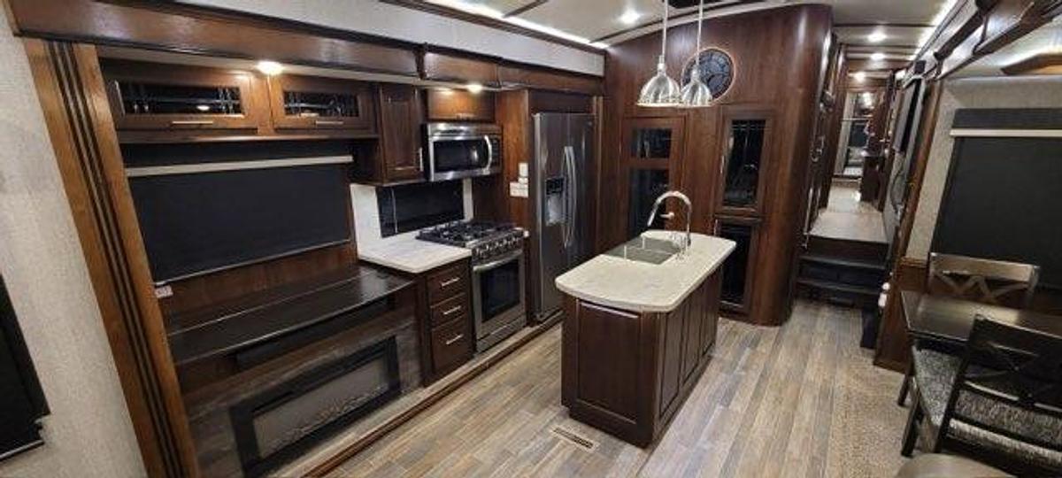 Used 2020 Jayco Pinnacle 37MDQS