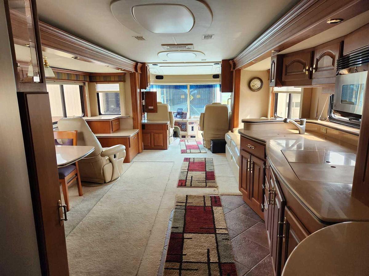 Used 2001 Country Coach Magna