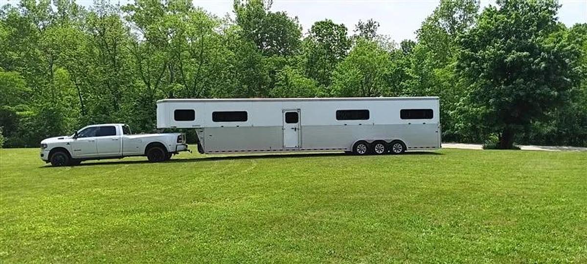 Used 2017 Sundowner Transporter 6 Horse