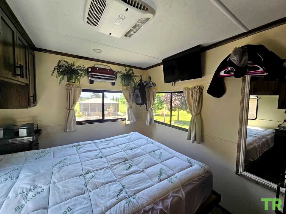 Used 1998 Freightliner FL80 Renegade Car Carrier | Cummins 405 HP | Allison Automatic | 5-Car Kaufman Hauler