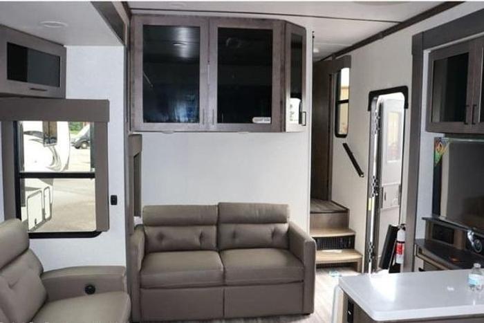 Used 2022 Alliance RV Valor 40V13
