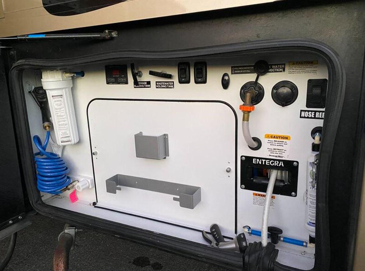 Used 2017 Entegra Aspire 42DEQ