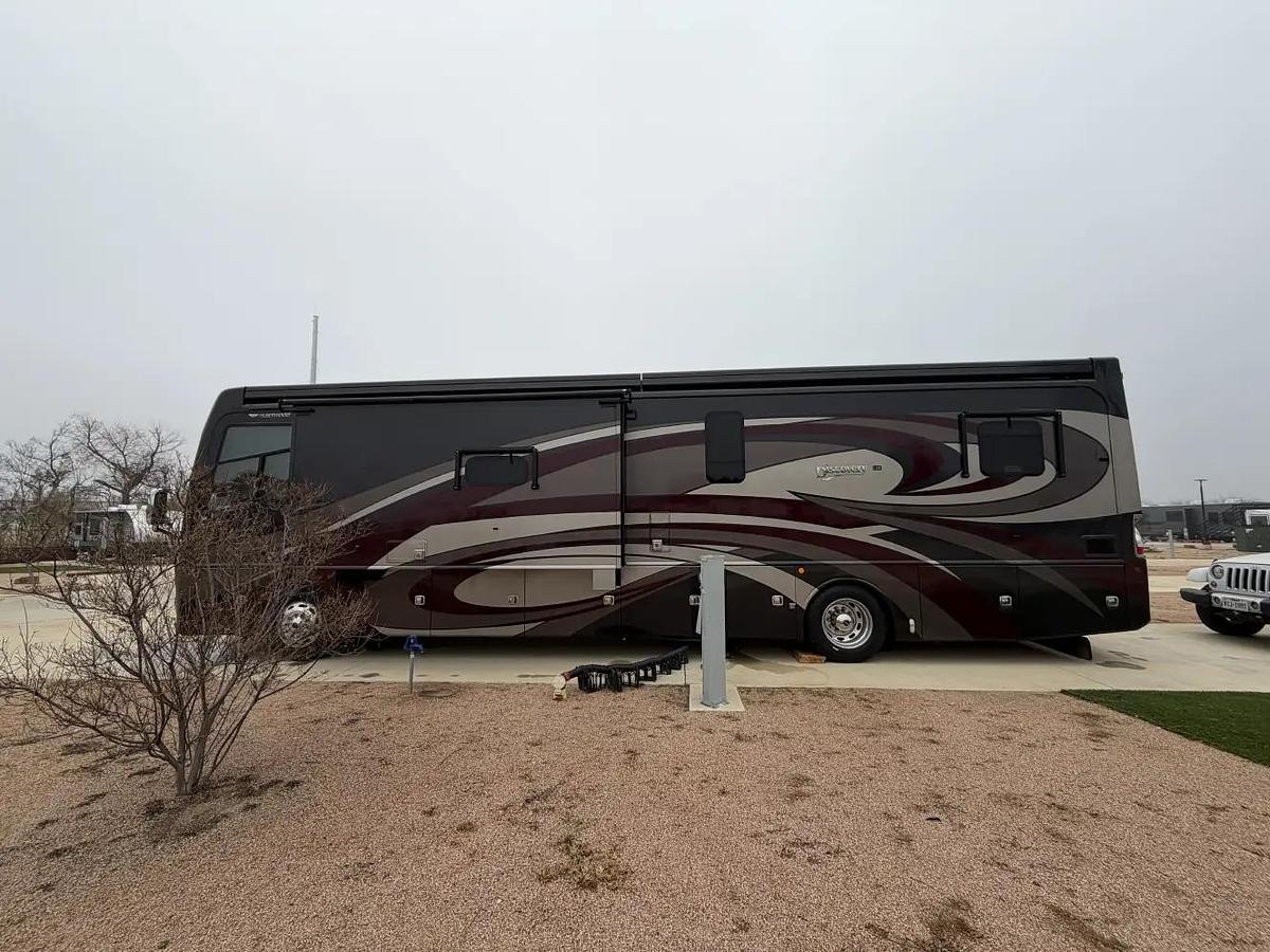 Used 2018 Fleetwood Discovery LXE 40G