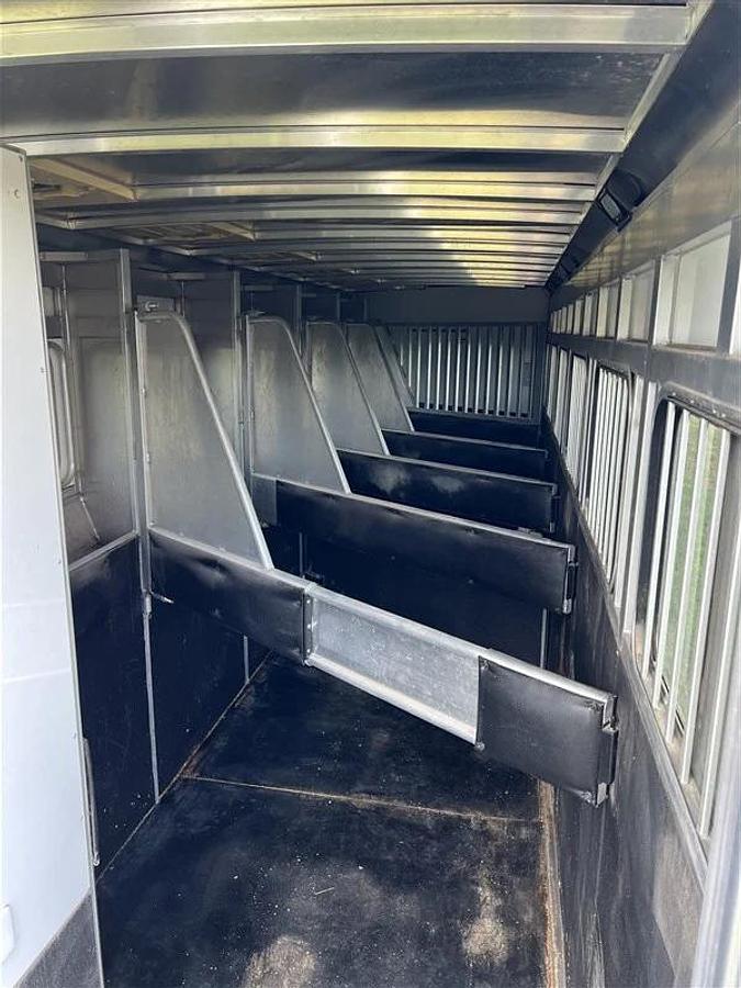 Used 2010 Sundowner Sunlite 720 6 Horse