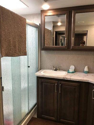 Used 2019 Keystone Avalanche 382FL