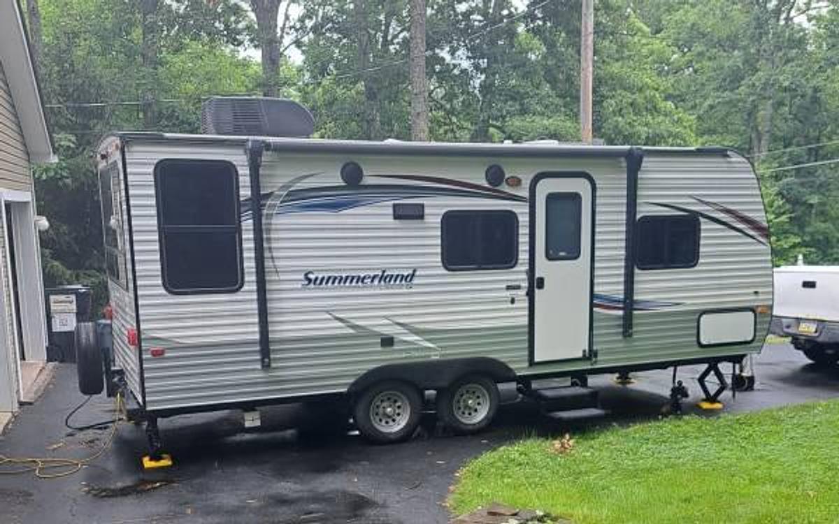 Used 2016 Keystone Summerland Camper