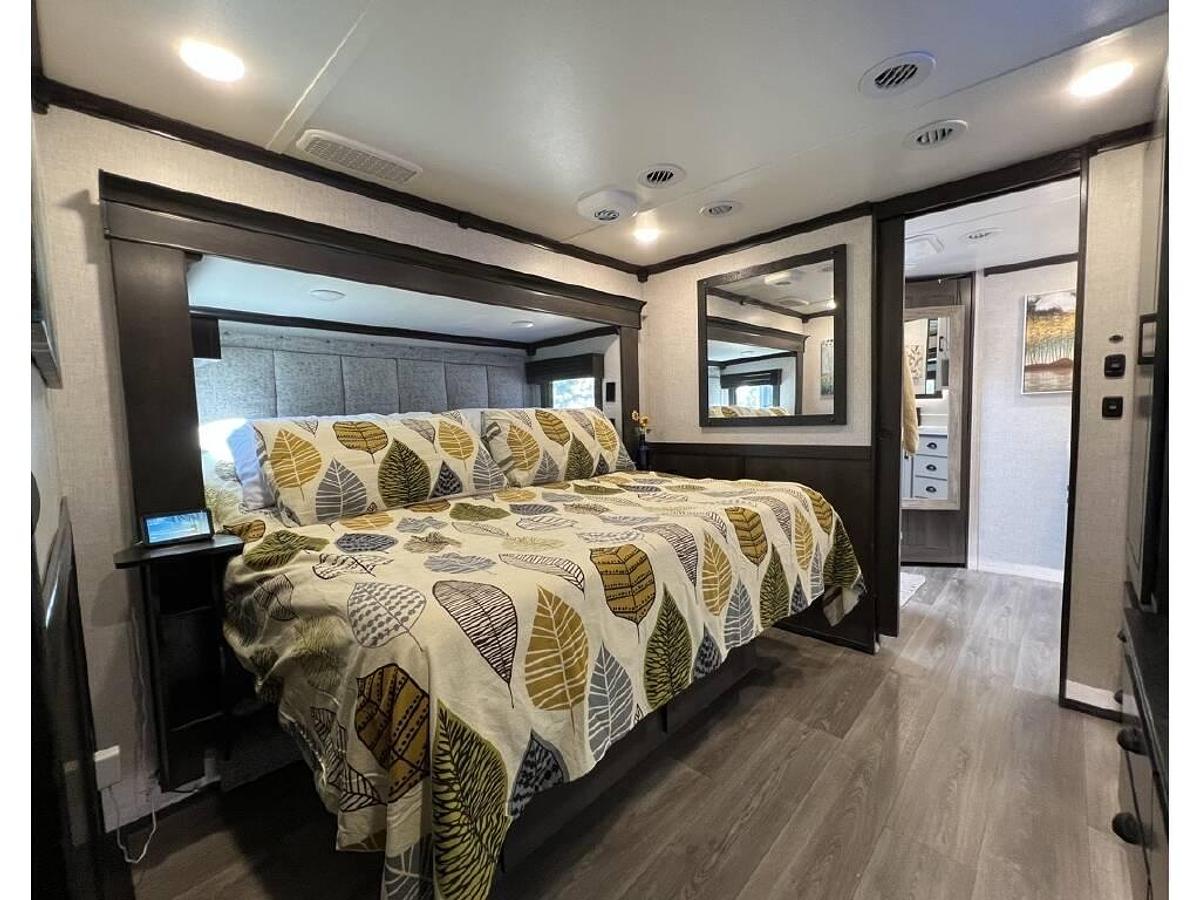 Used 2021 Crossroads REDWOOD RW4150RD Fifth Wheel
