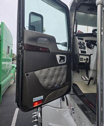 Used 2014 KENWORTH T660
