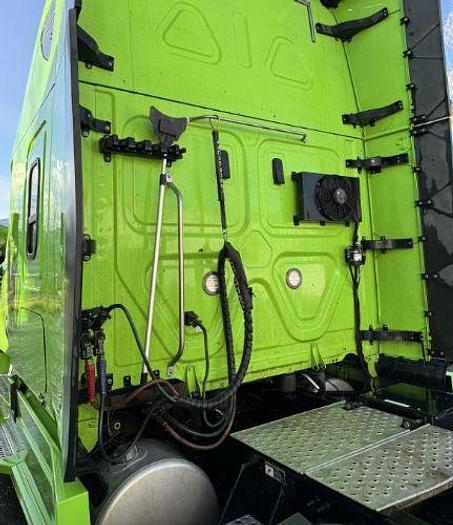 Used 2020 Freightliner CASCADIA 126