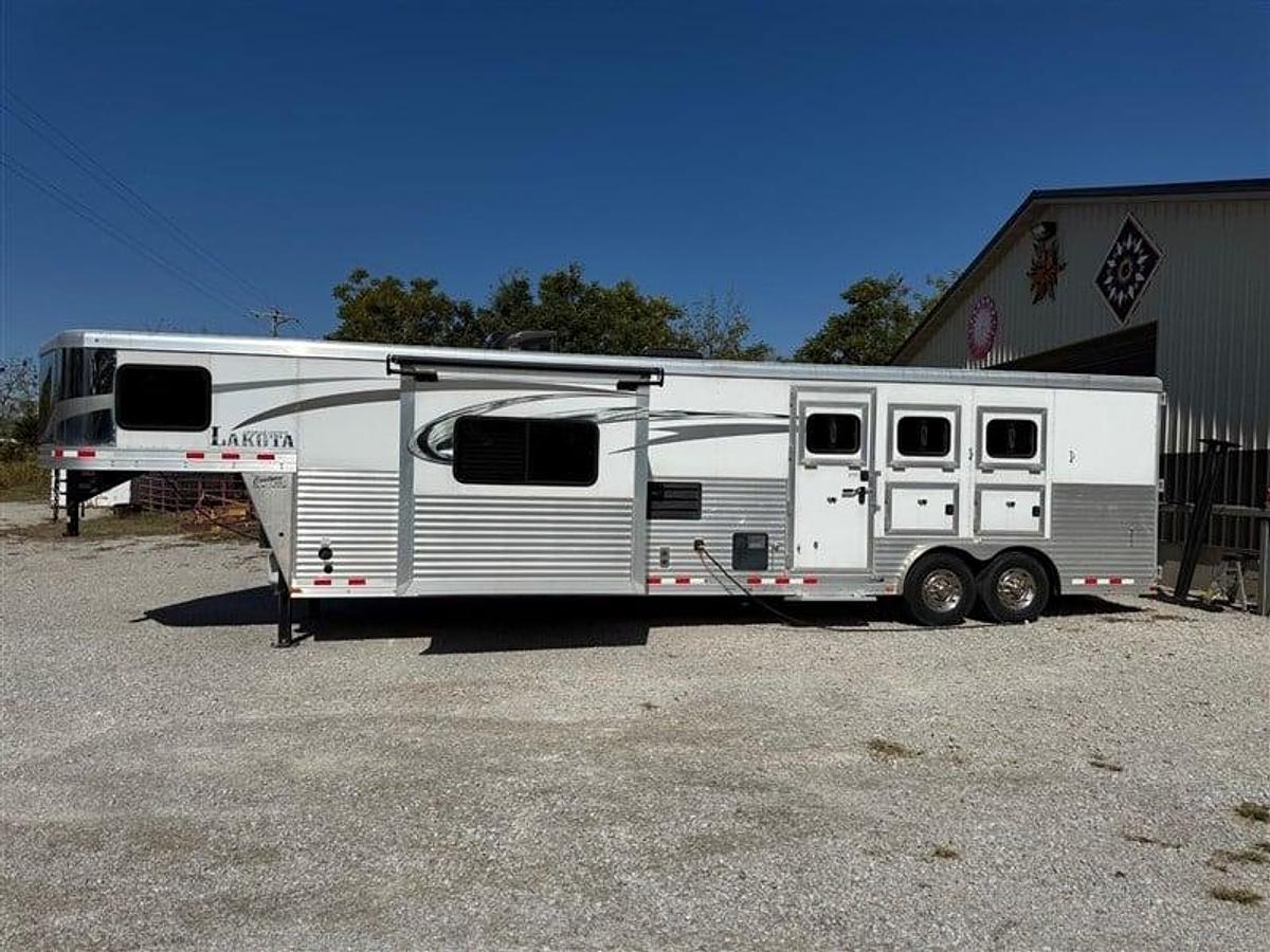 Used 2017 Lakota Charger 3 Horse Trailer with Living Quarters