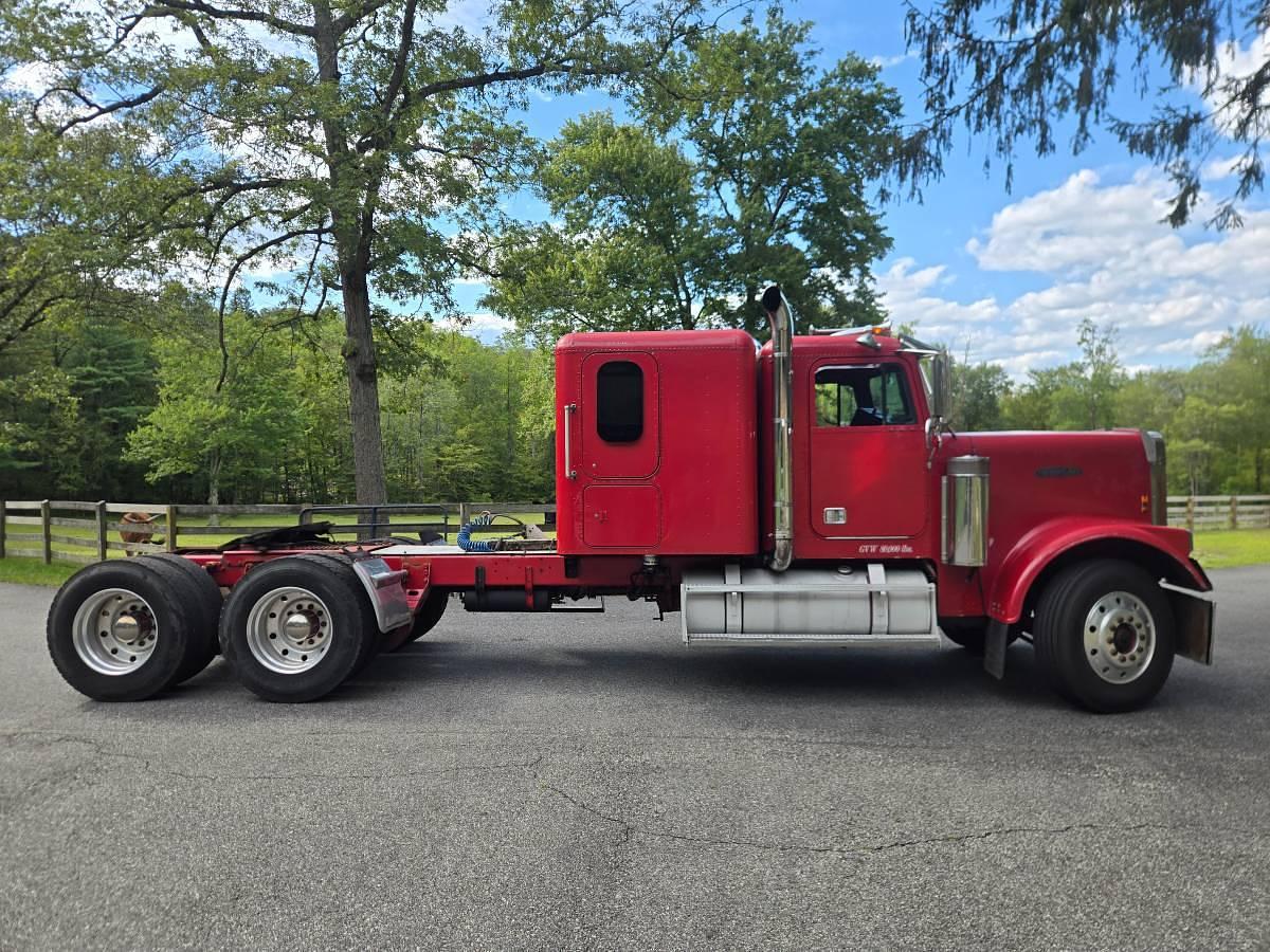 Used 1987 Freightliner FLC120 Conventional Sleeper Semi
