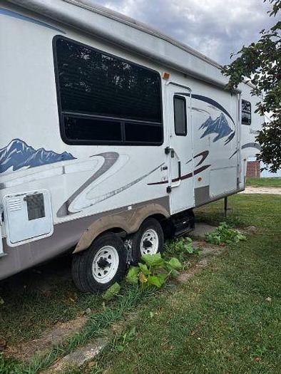 Used 2005 Keystone Montana Mountaineer