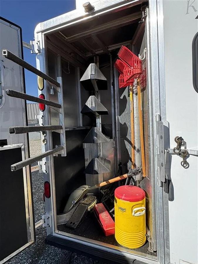 Used 2006 Kiefer Built Evolution 4 Horse