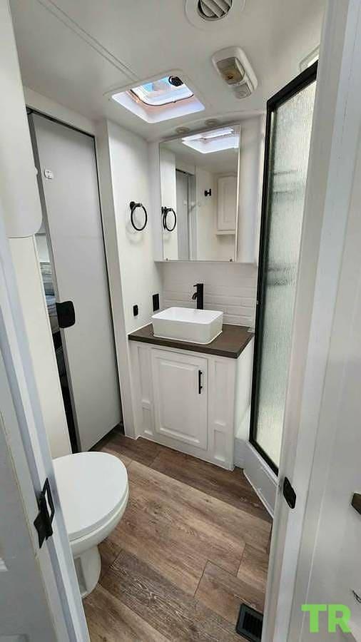 Used 2014 Thor Motor Coach Challenger 37KT