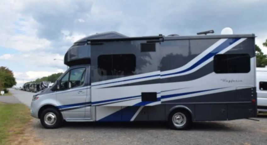 Used 2020 Tiffin Wayfarer 24TW