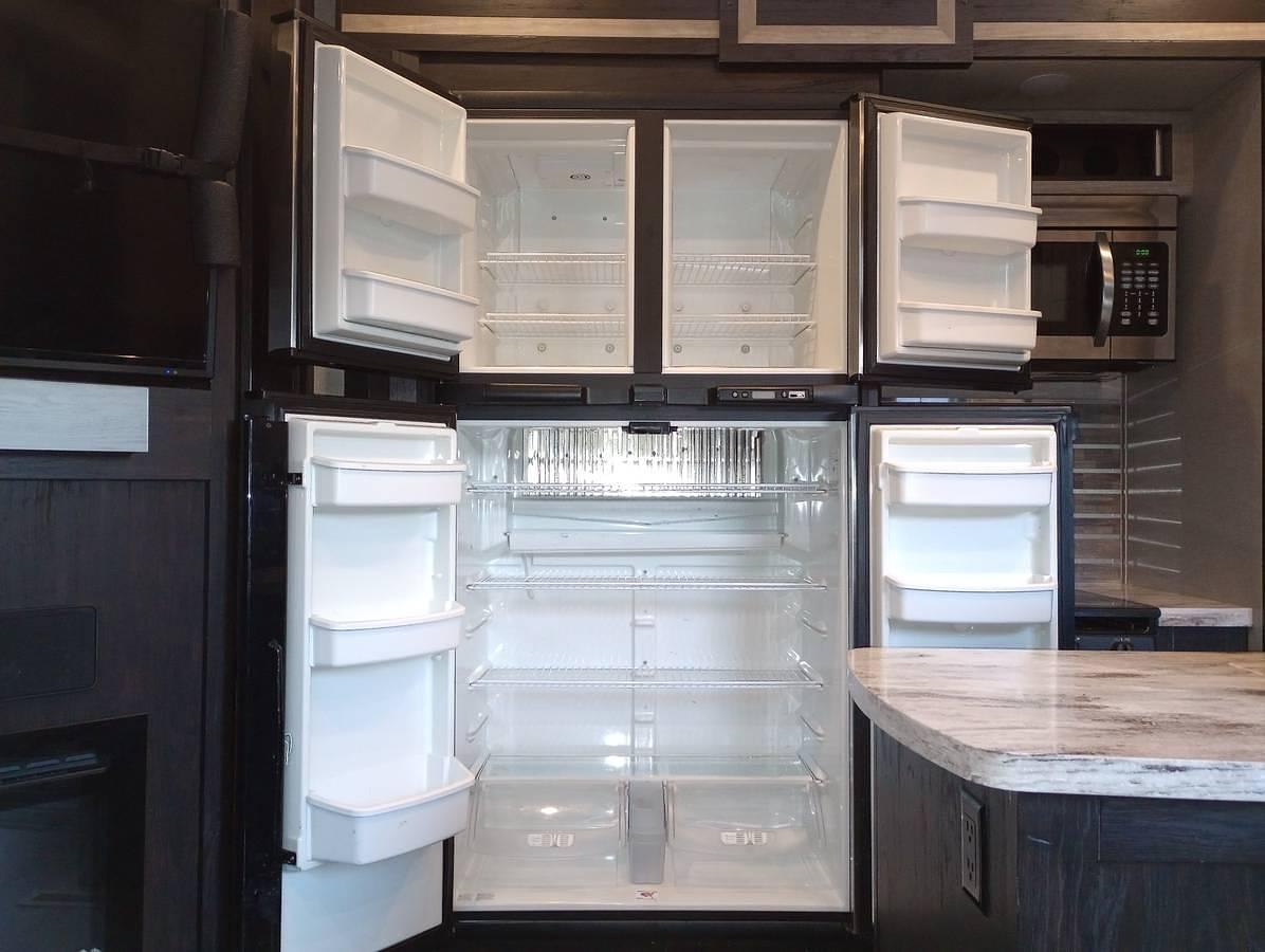 Used 2017 Keystone Fuzion 371 Anniversary Edition Fifth Wheel Toy Hauler