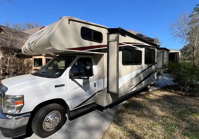 Used 2022 Coachmen Leprechaun 319MB