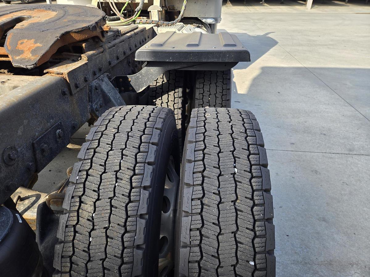 Used 1995 Peterbilt 379 Sleeper Semi Truck