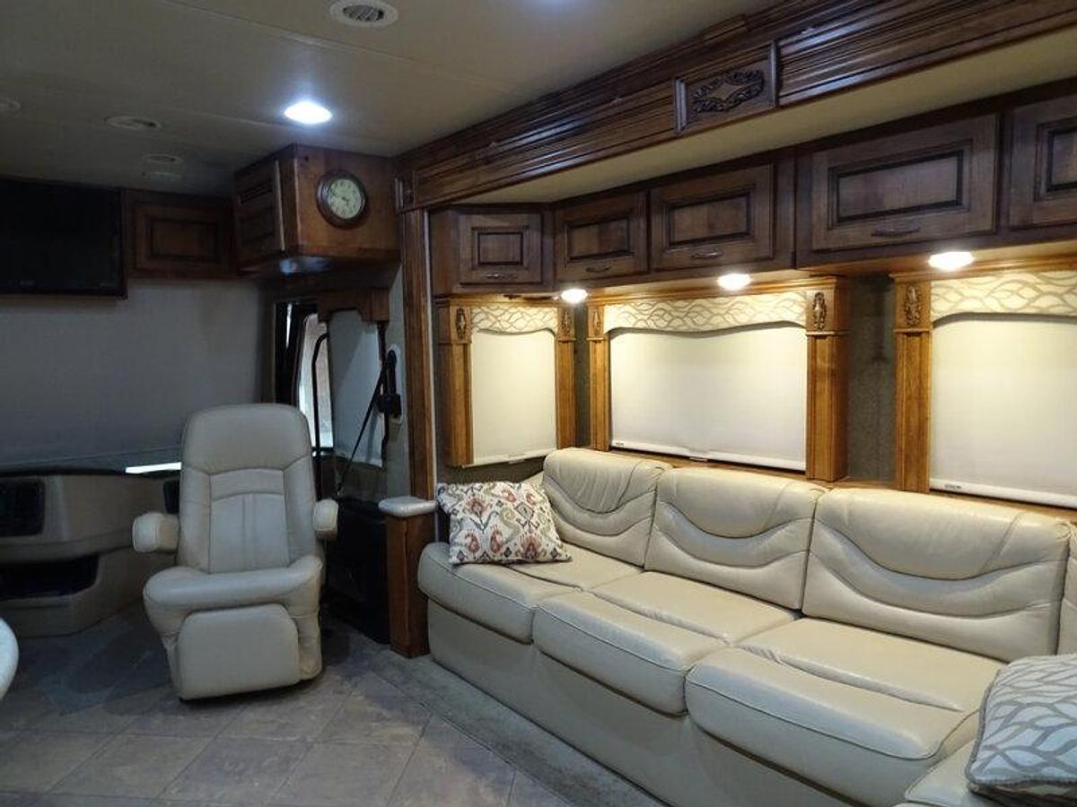 Used 2014 Holiday Rambler Ambassador 38PFT Class A Diesel Motorhome • King Bed • Washer/Dryer