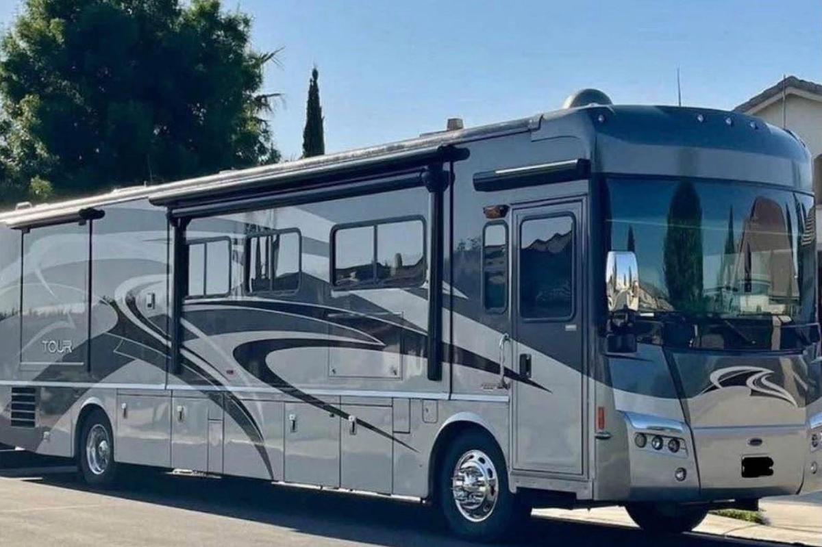 Used 2010 Winnebago Tour 40BD Class A Motorhome