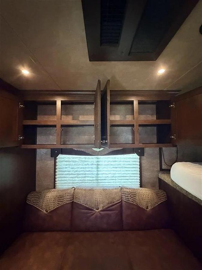 Used 2014 Sooner Legacy 312 3 Horse Gooseneck Trailer with Living Quarters