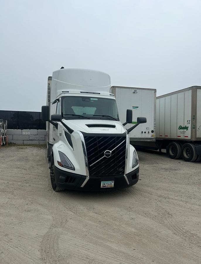 Used 2025 Volvo 300 Day Cab Semi Truck