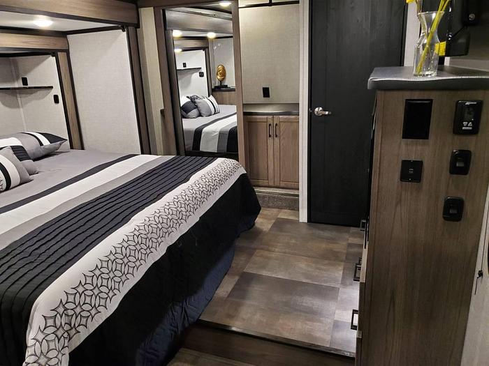 Used 2022 CrossRoads Cameo CE3891MK Fifth Wheel