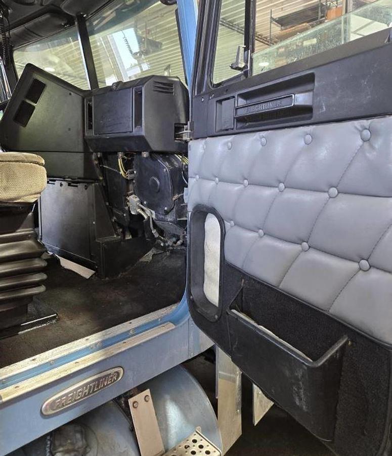 Used 1998 FREIGHTLINER FLD132 CLASSIC XL