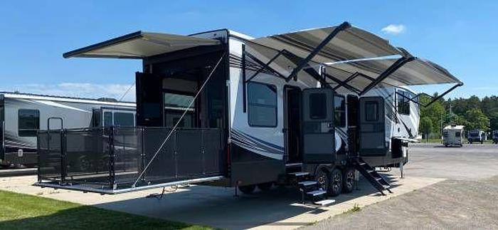 Used 2021 Heartland Cyclone 4007