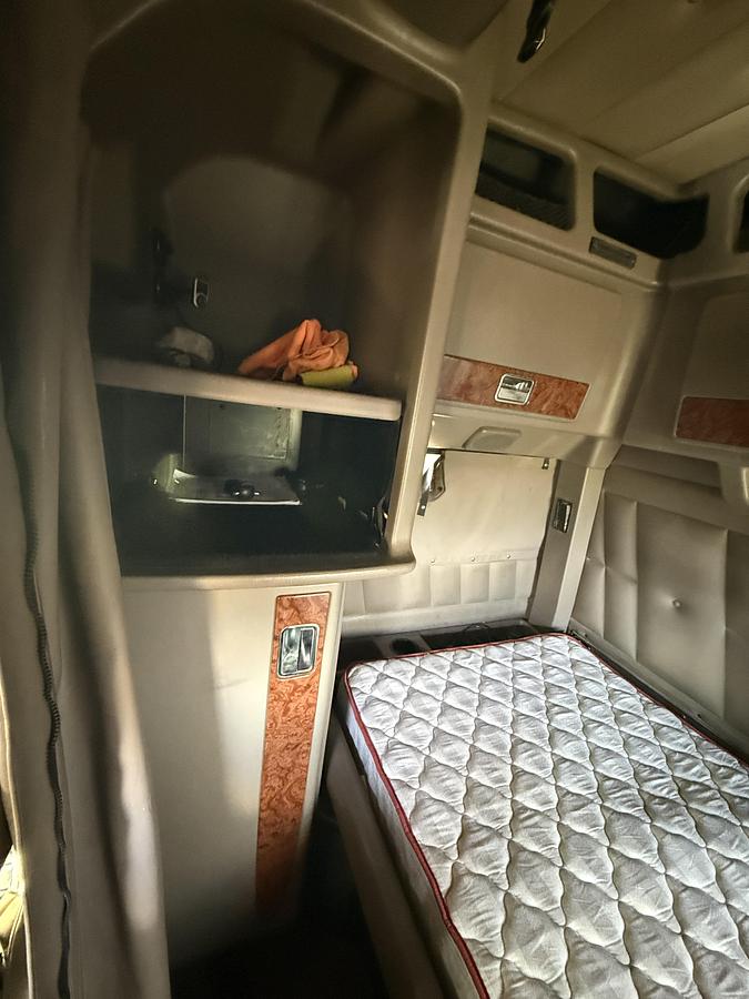 Used 2004 Peterbilt 379