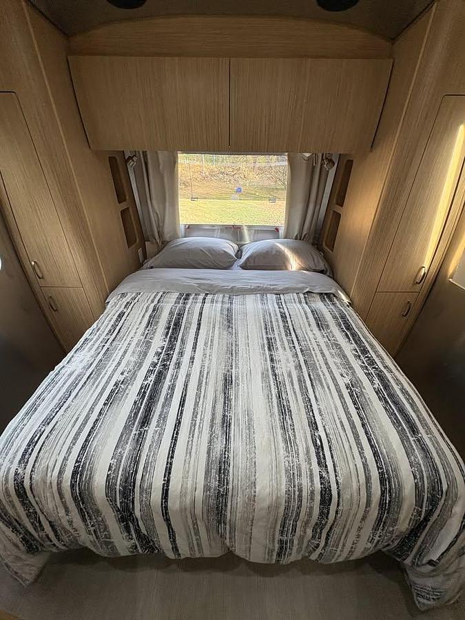 Used 2017 Airstream Flying Cloud 28RB