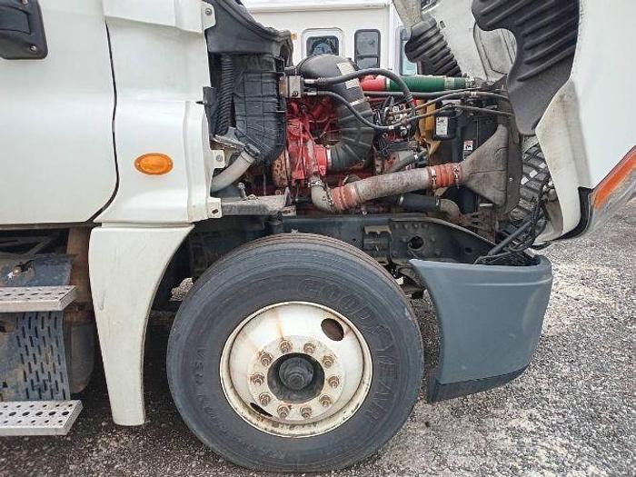 Used 2013 Freightliner Cascadia Semi Truck