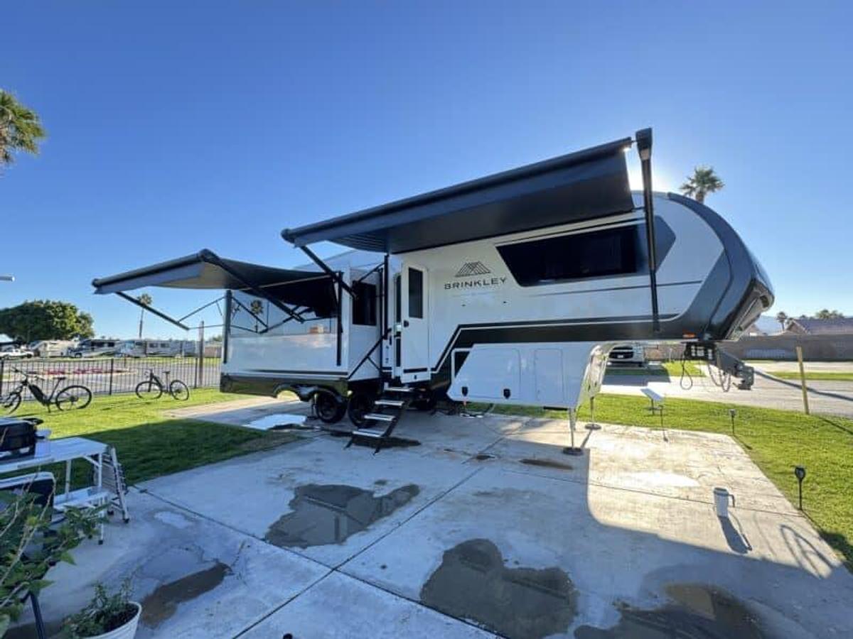 Used 2025 Brinkley Z2900 Fifth Wheel