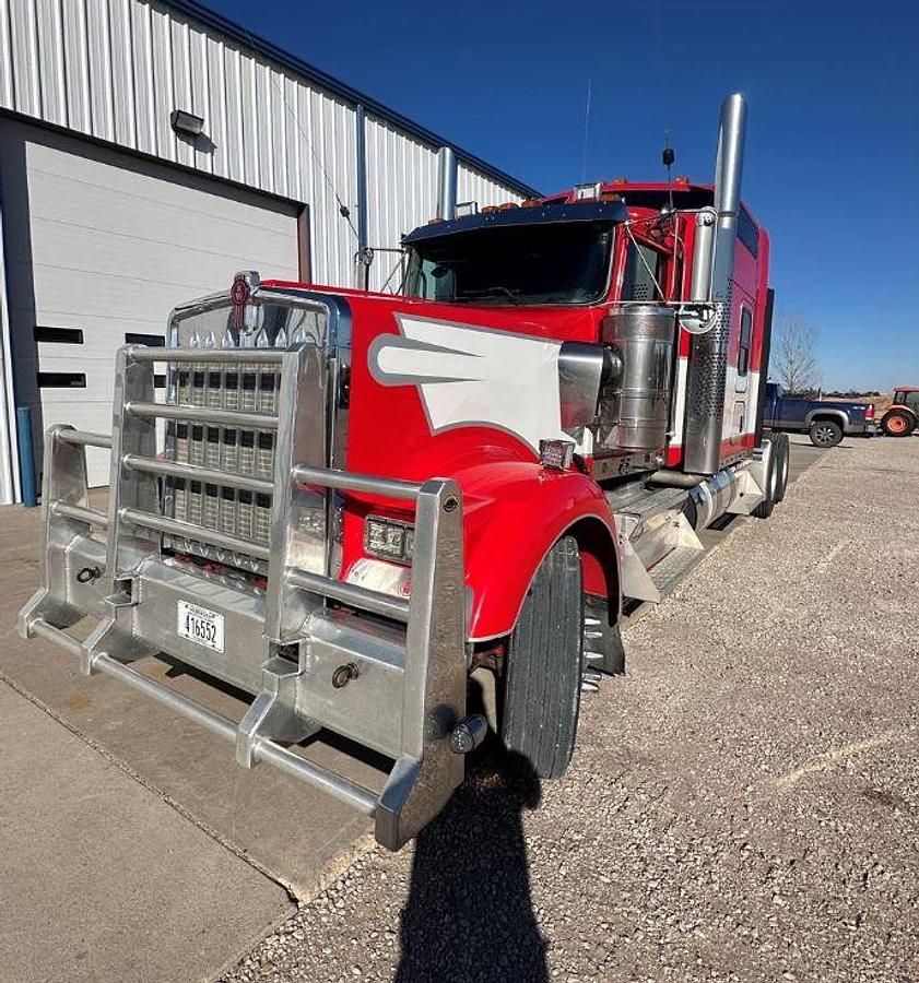 Used 2019 Kenworth W900